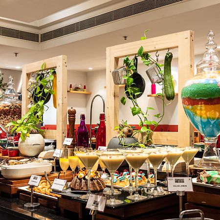 머큐어 하이데라바드 Kcp - 아코르호텔 브랜드 외부 사진 A dessert buffet at a hotel in India
