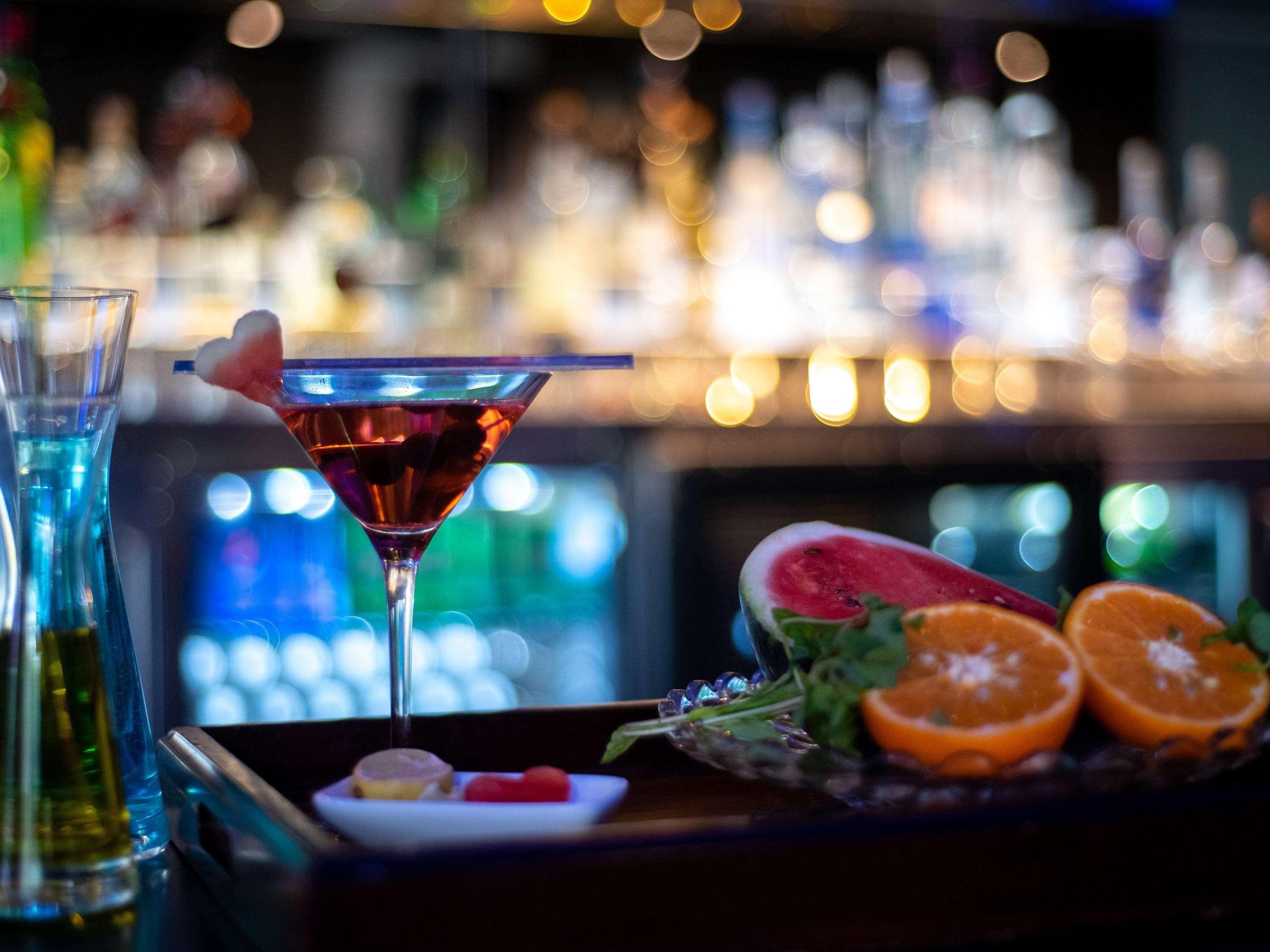 머큐어 하이데라바드 Kcp - 아코르호텔 브랜드 외부 사진 A cosmopolitan cocktail