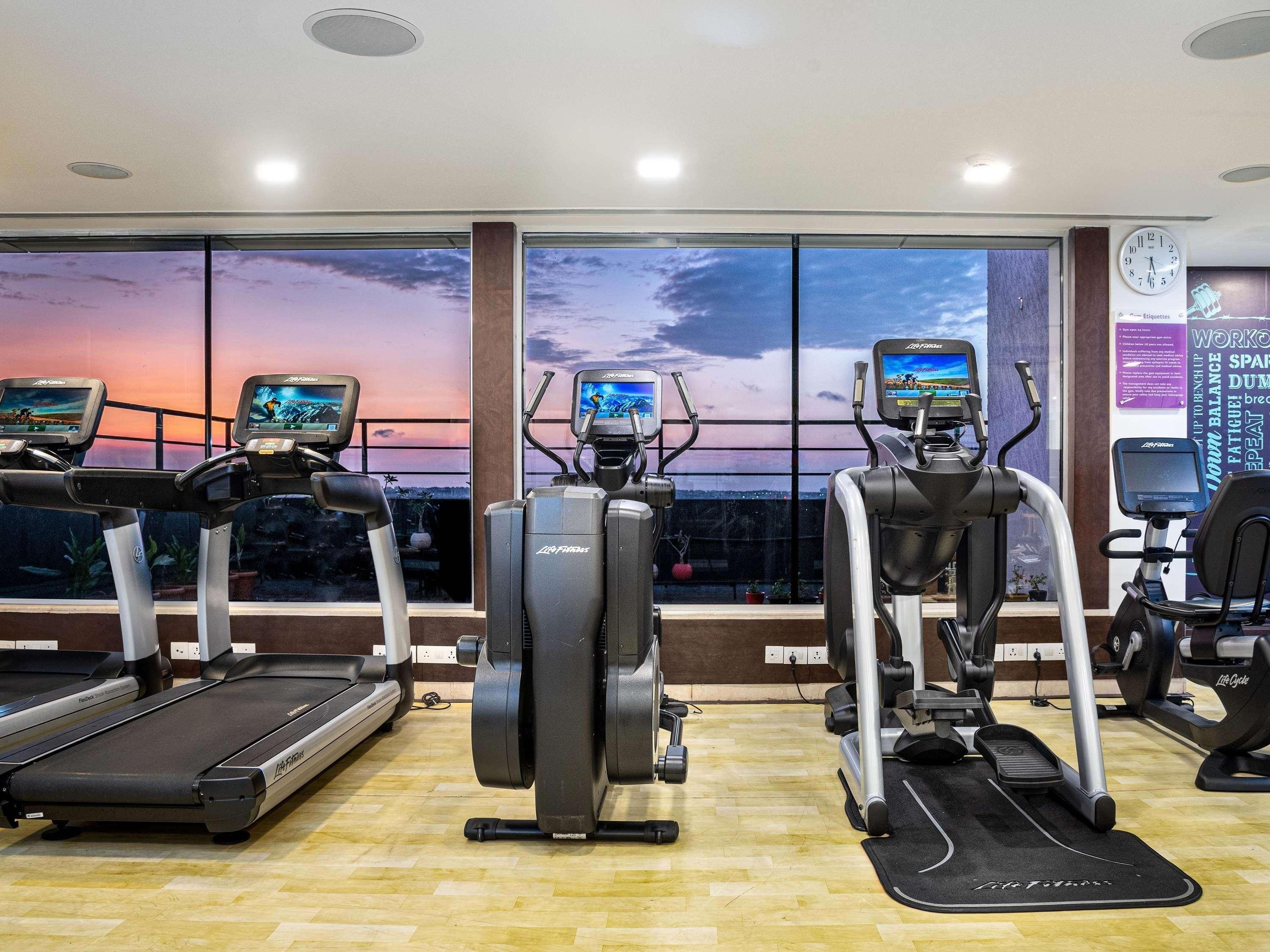 머큐어 하이데라바드 Kcp - 아코르호텔 브랜드 외부 사진 The gym at the hotel