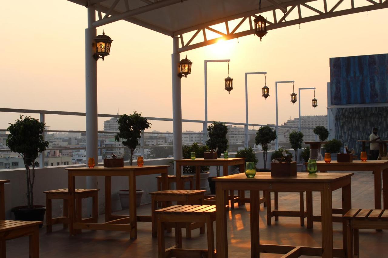 머큐어 하이데라바드 Kcp - 아코르호텔 브랜드 외부 사진 Rooftop bar in Bangkok